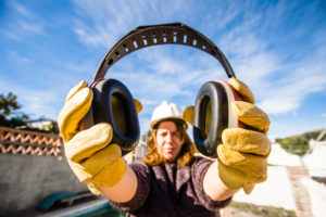 Gehörschutz auf einer Baustelle