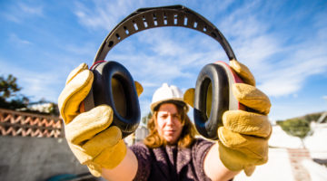 Gehörschutz auf einer Baustelle
