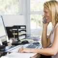 Junge Frau im Homeoffice