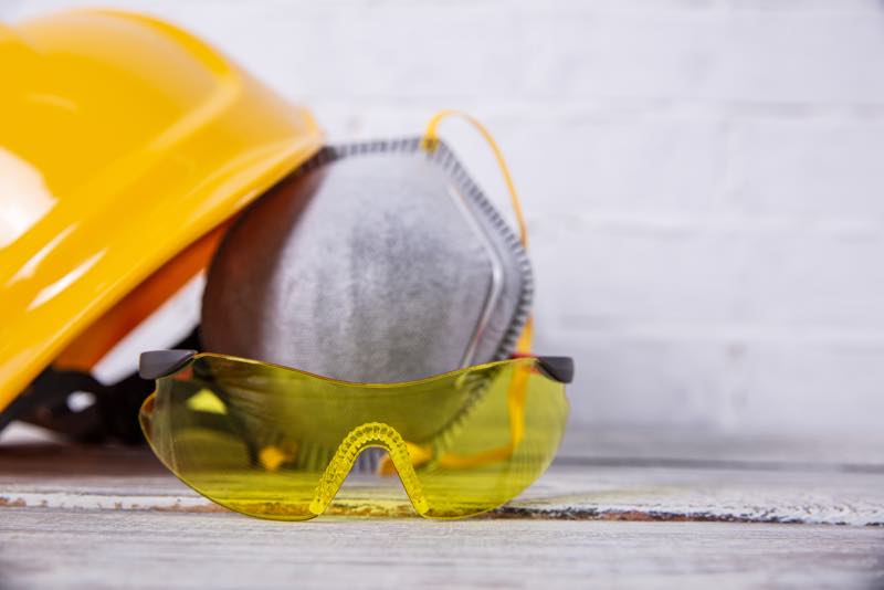 Helm - Brille - Maske für den Arbeitsschutz